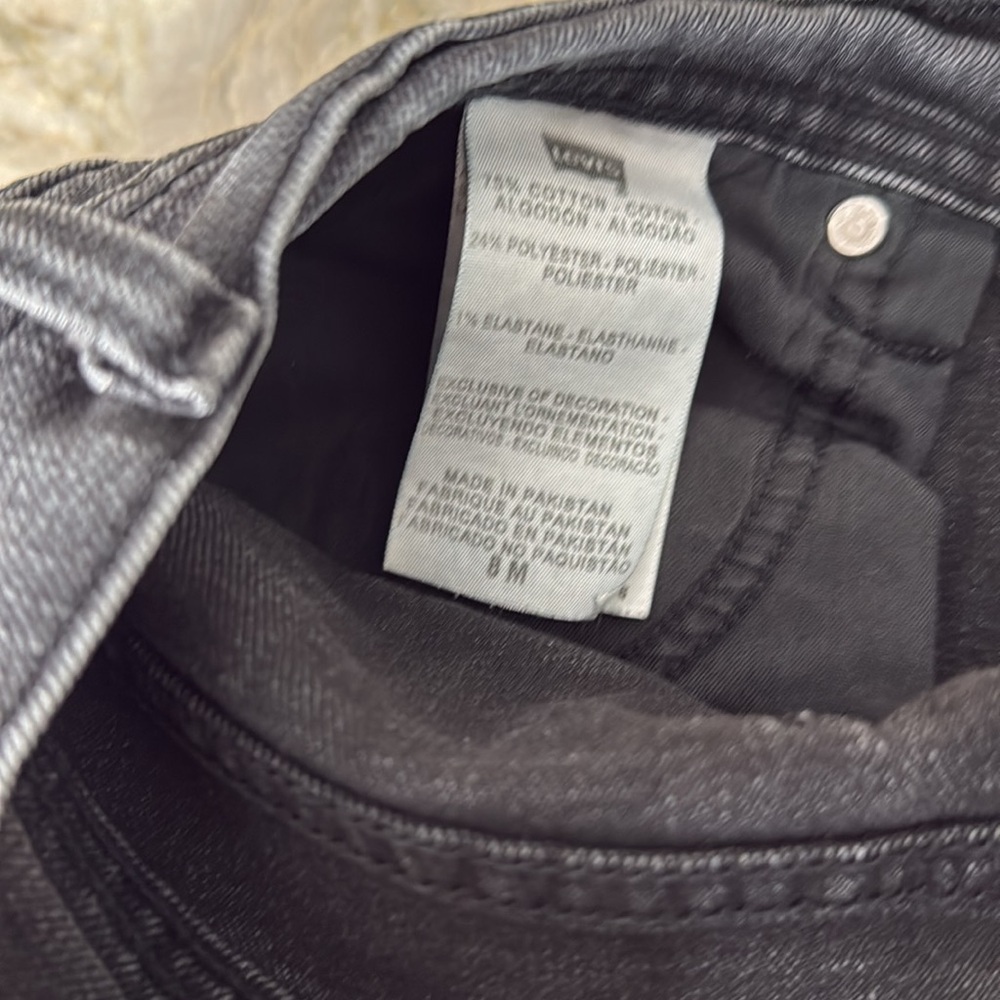 Levis Ladies Vintage 505 straight leg jeans in Faded Black 8 - Picture 9 of 9